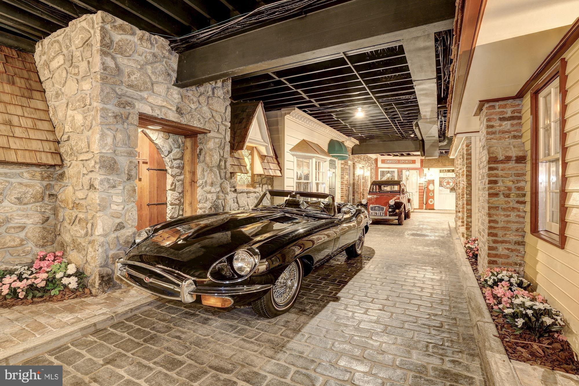 SADDLE RIDGE - Residential