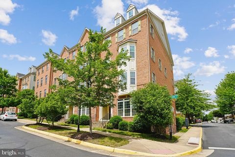 Condo For Sale - 15270 Regents Park Drive<br/> WOODBRIDGE, VA 22191