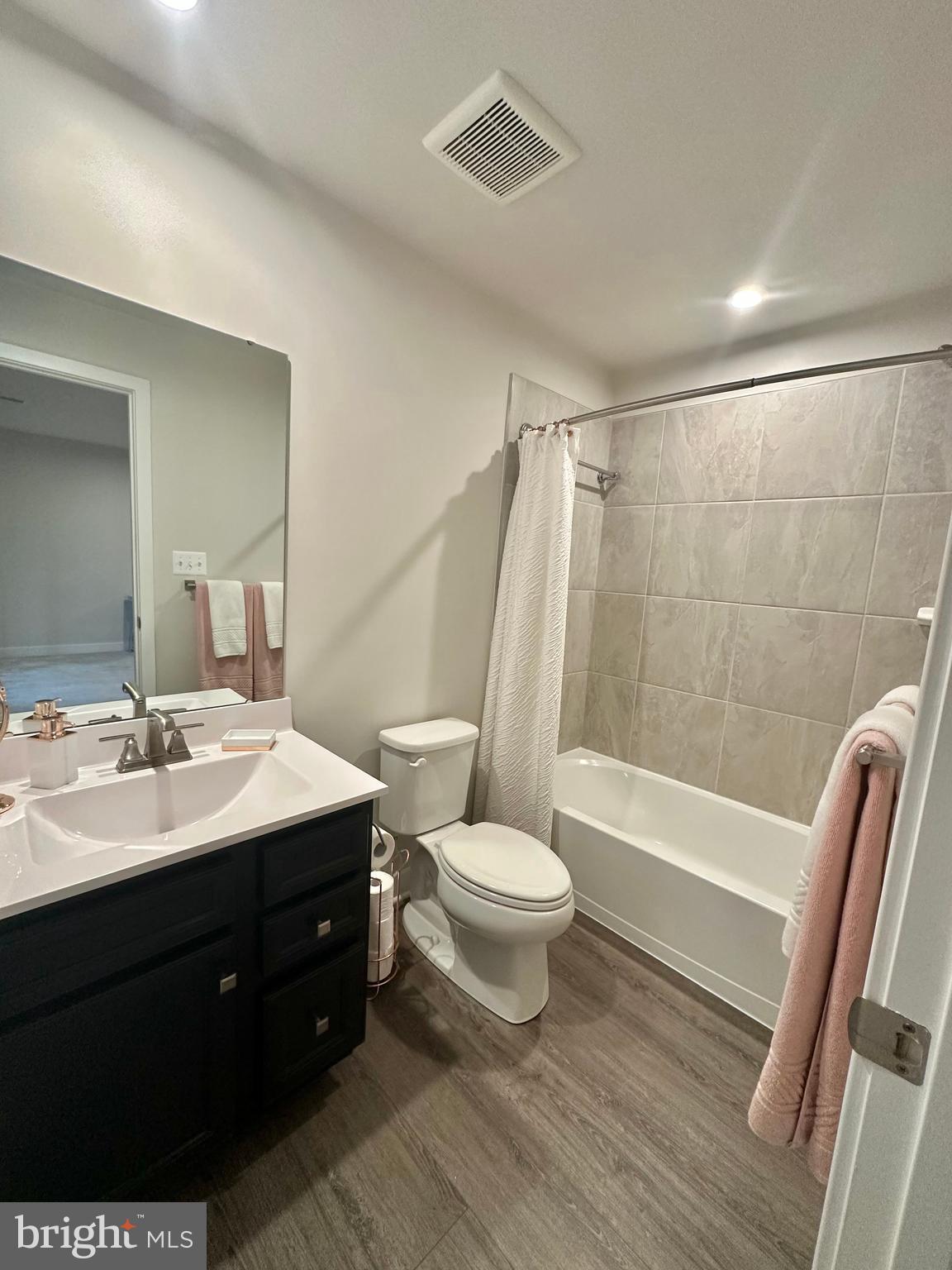 JAMES RUN TOWNHOMES - Residential