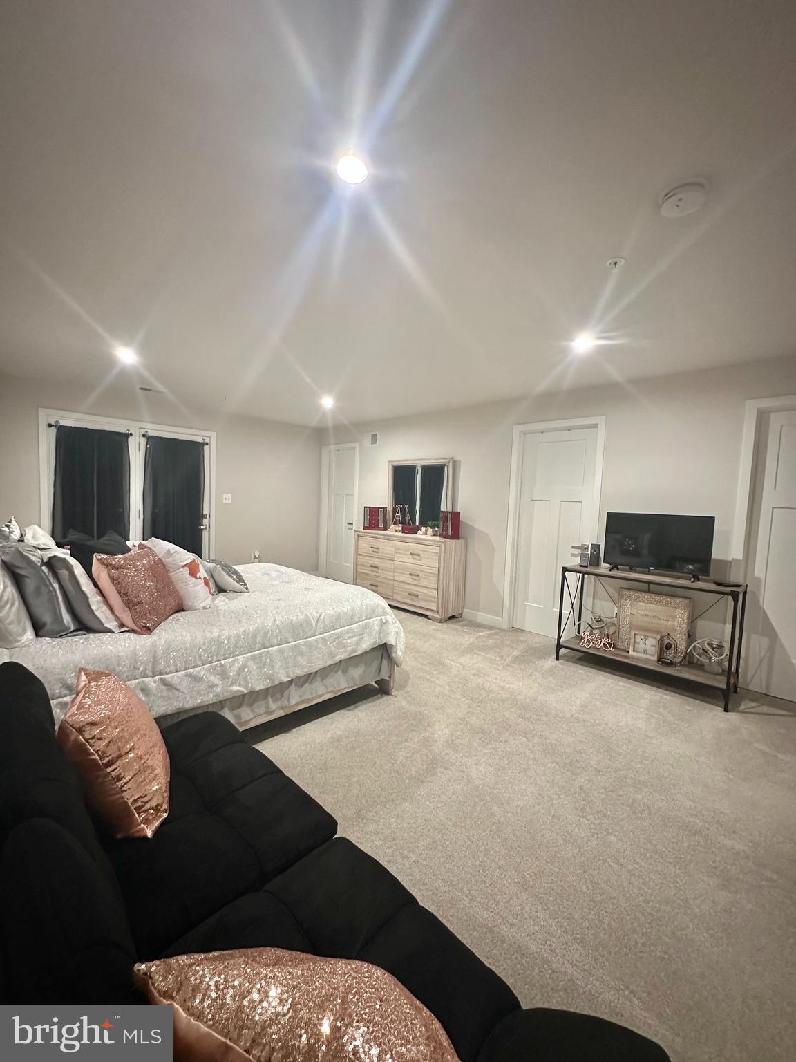 JAMES RUN TOWNHOMES - Residential