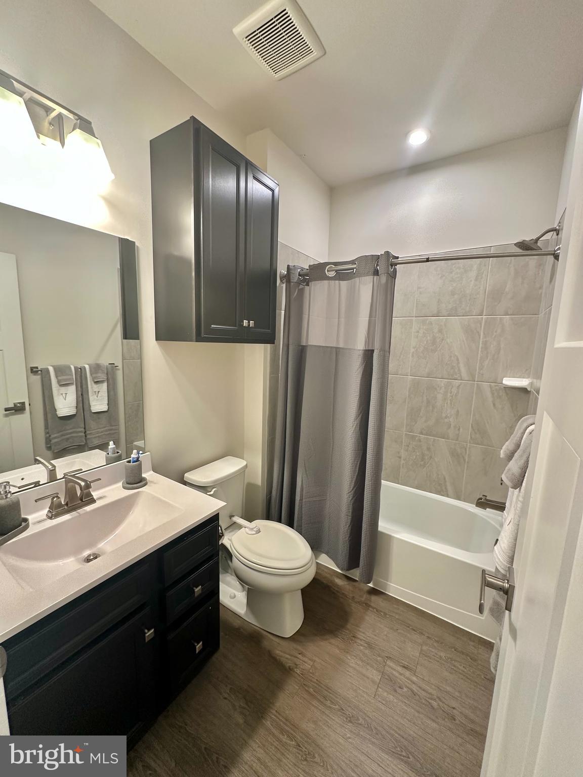 JAMES RUN TOWNHOMES - Residential