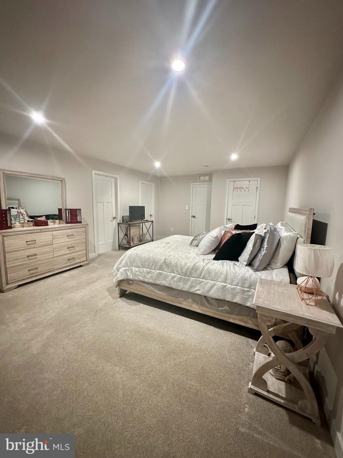 JAMES RUN TOWNHOMES - Residential