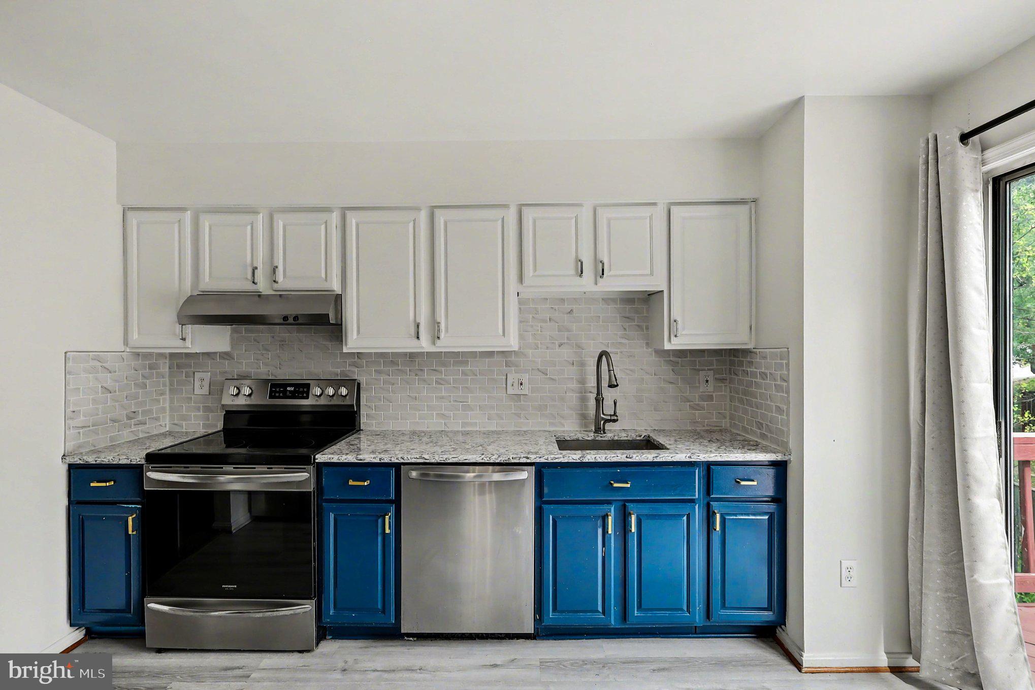 VALLEY STREAM ESTATES - Residential