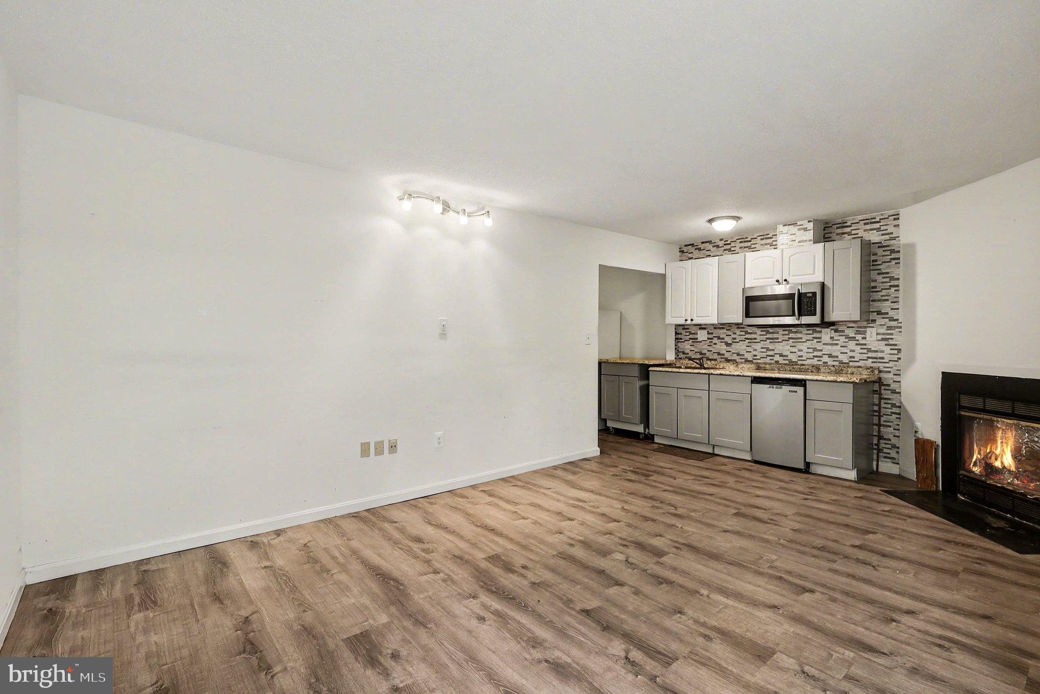 VALLEY STREAM ESTATES - Residential