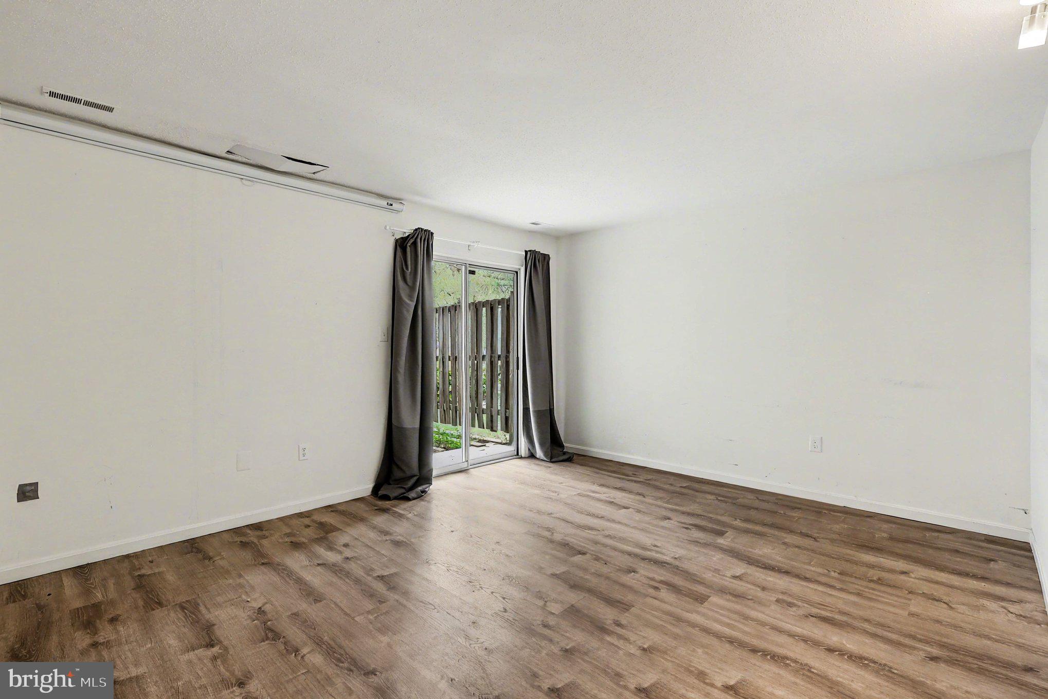 VALLEY STREAM ESTATES - Residential