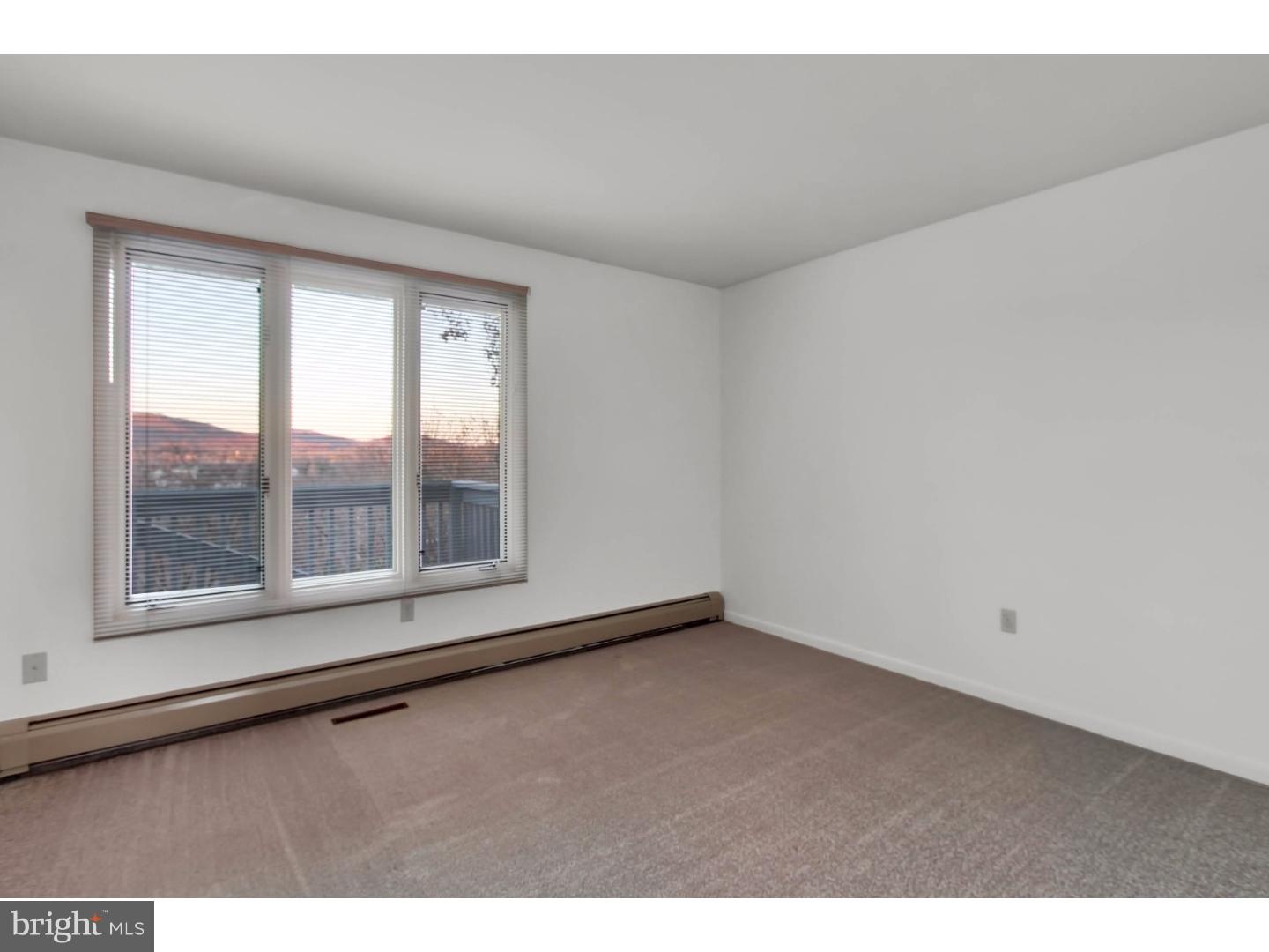 COUNTRY CLUB ESTAT - Residential