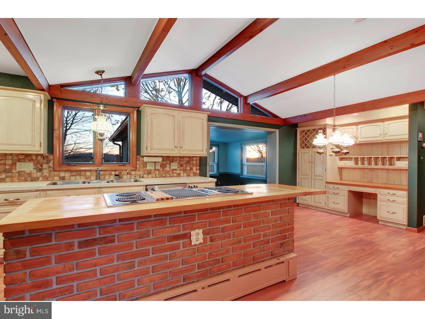 COUNTRY CLUB ESTAT - Residential