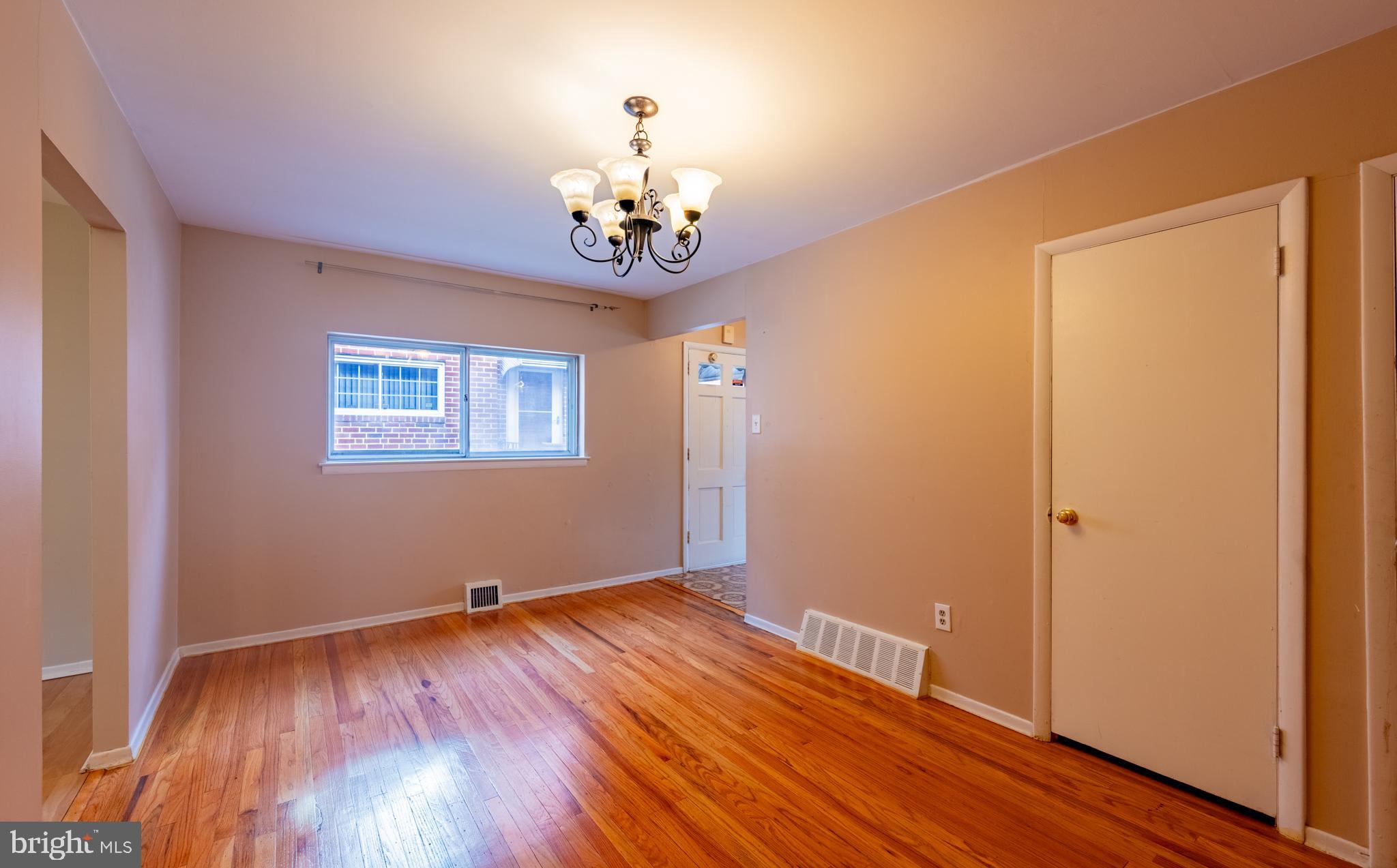 ROXBOROUGH - Residential