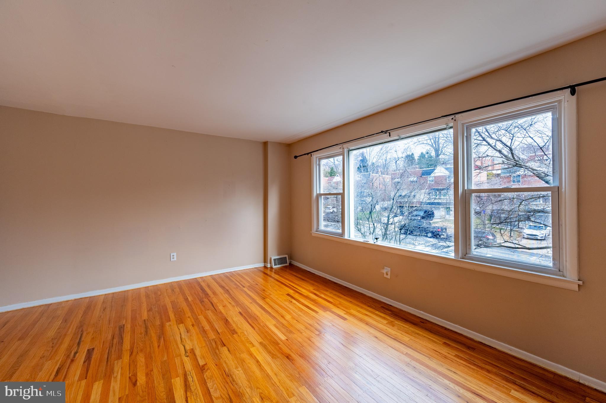 ROXBOROUGH - Residential