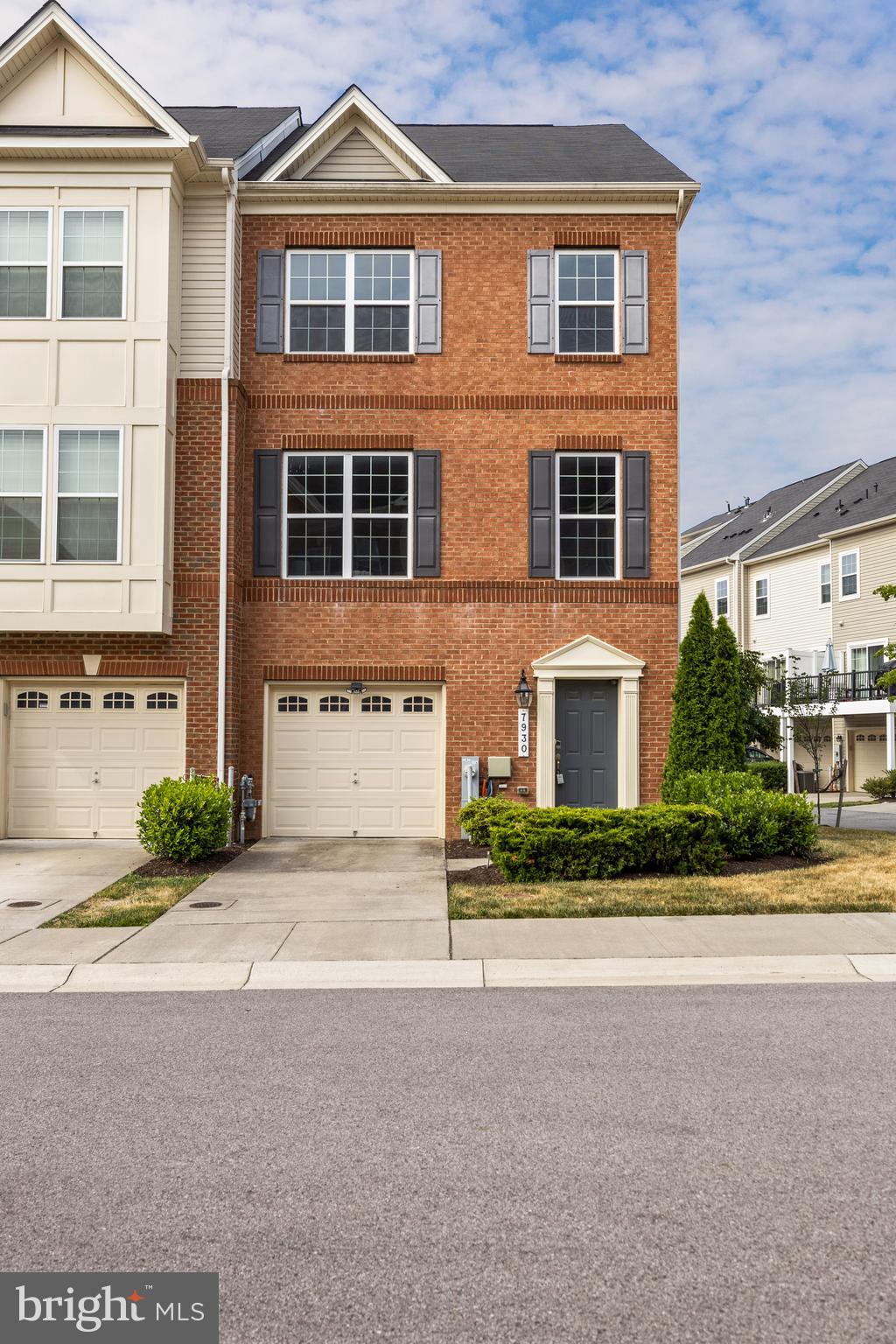 DORSET GARDENS AT BLUE STREAM - Residential