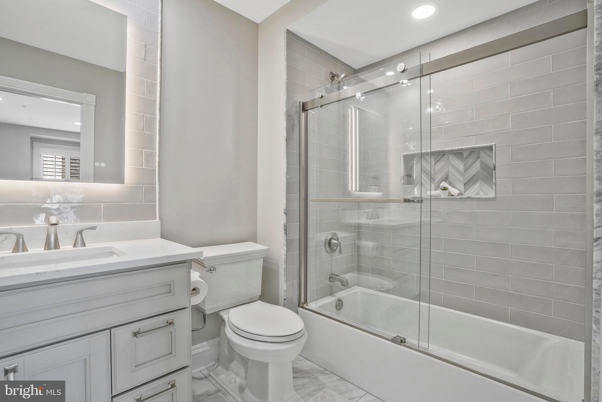 BACKYARD BOATS - Residential