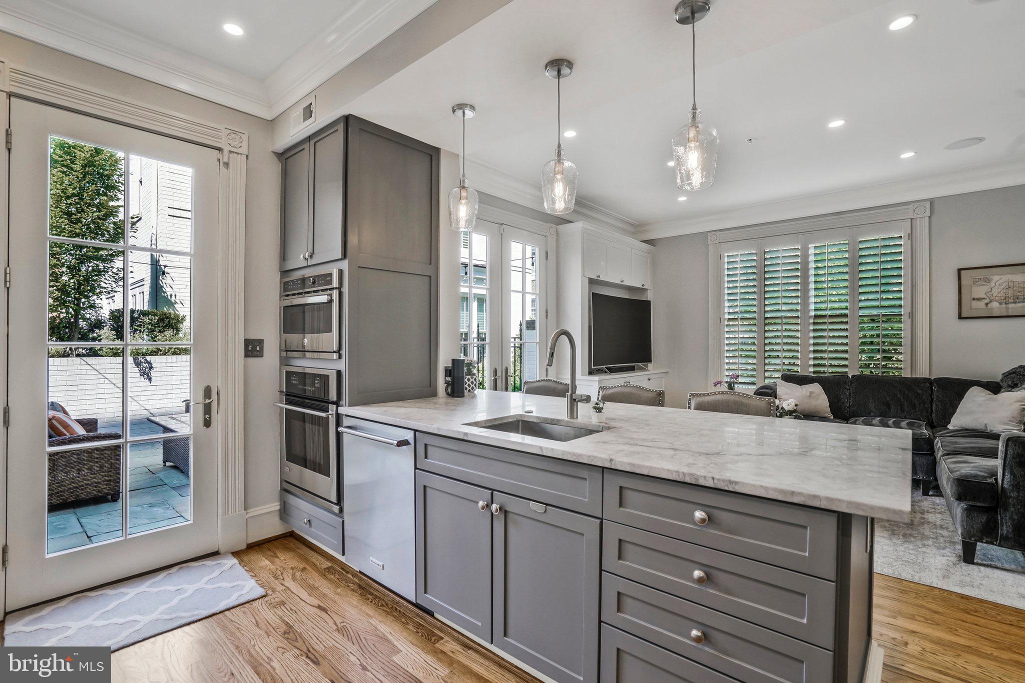 BACKYARD BOATS - Residential