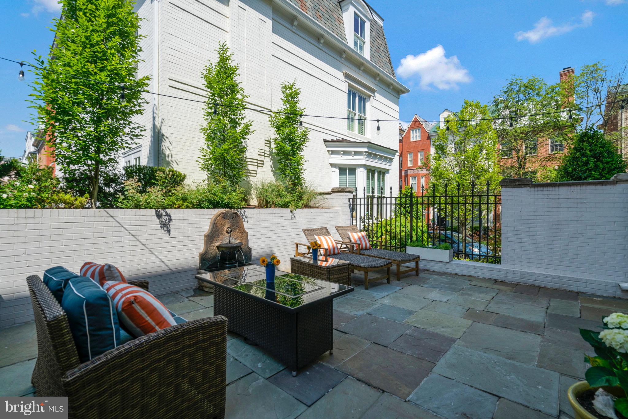 BACKYARD BOATS - Residential