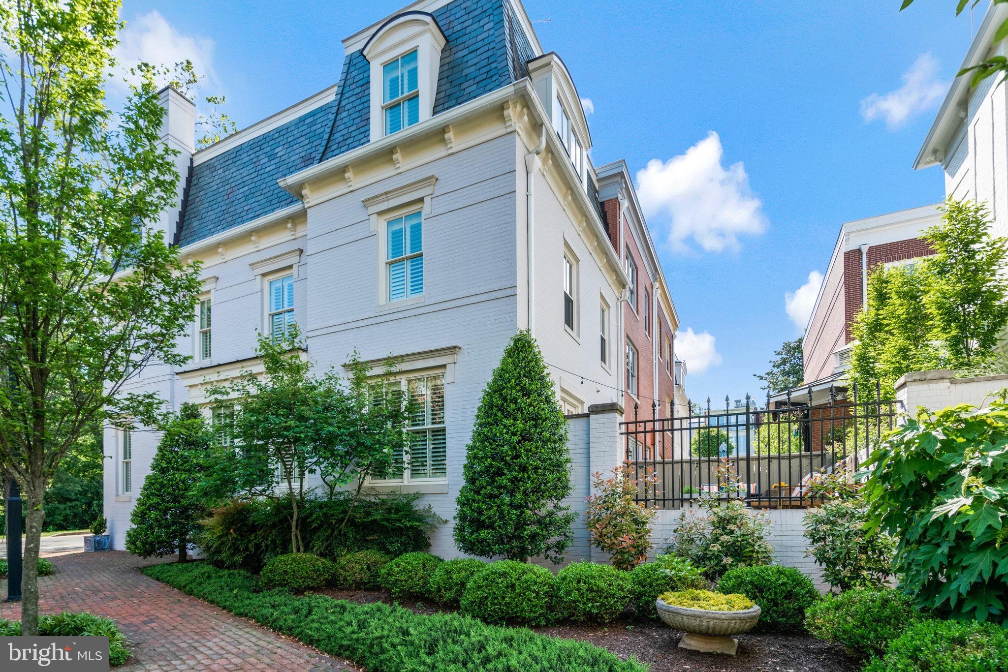 BACKYARD BOATS - Residential