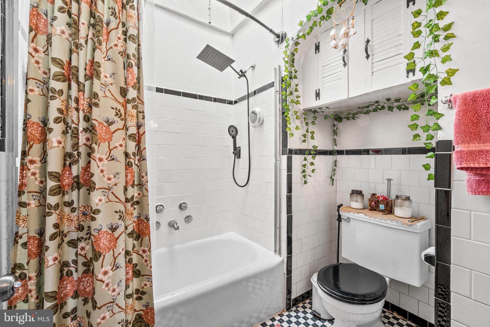 CHARLES VILLAGE - Residential Income