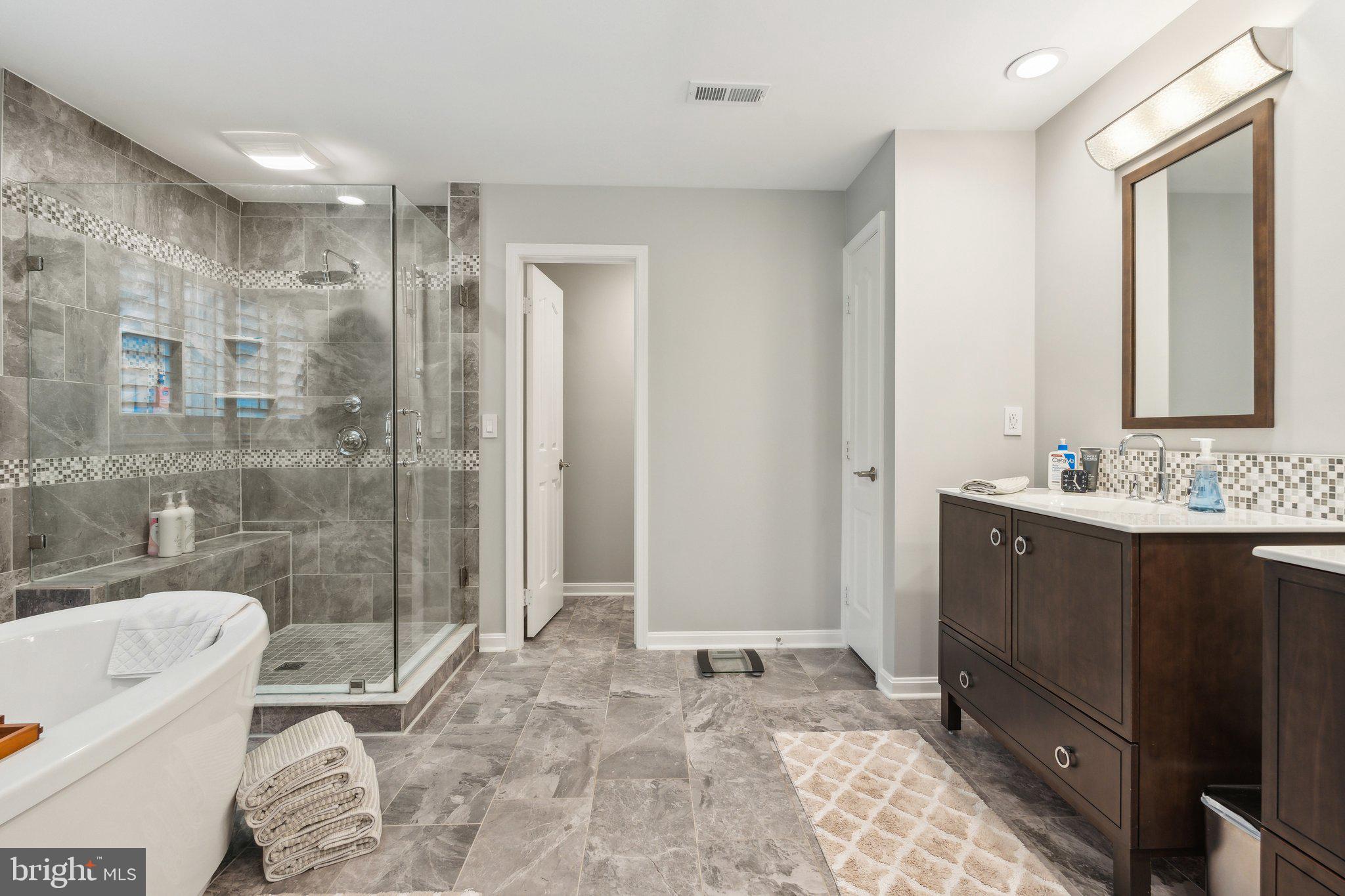 REDLAND KNOLLS - Residential