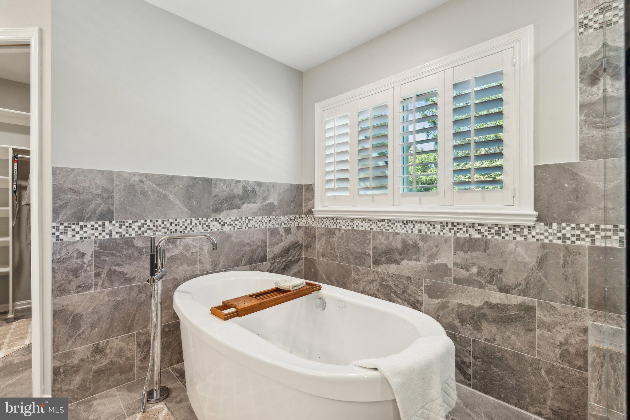 REDLAND KNOLLS - Residential