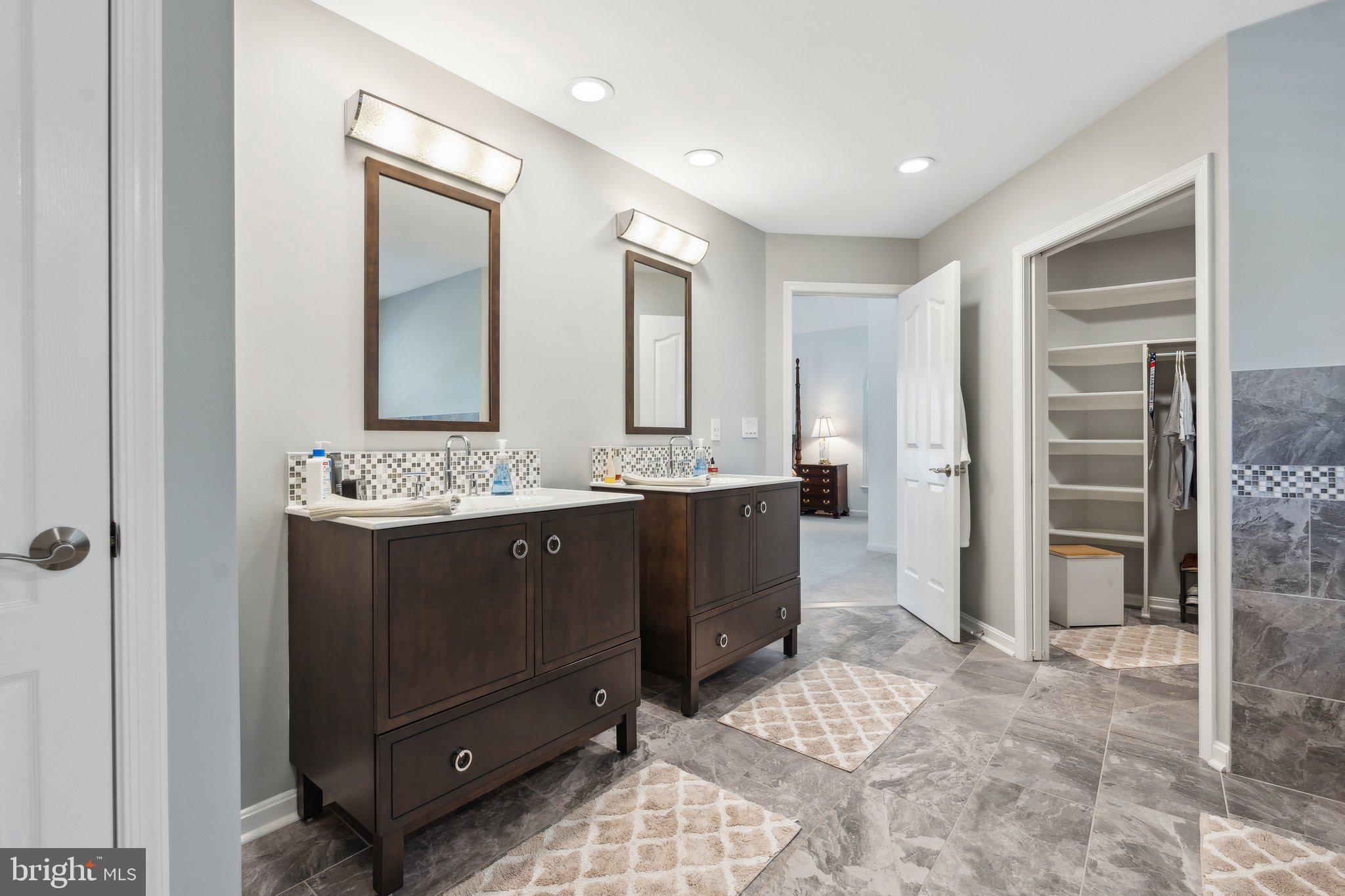 REDLAND KNOLLS - Residential