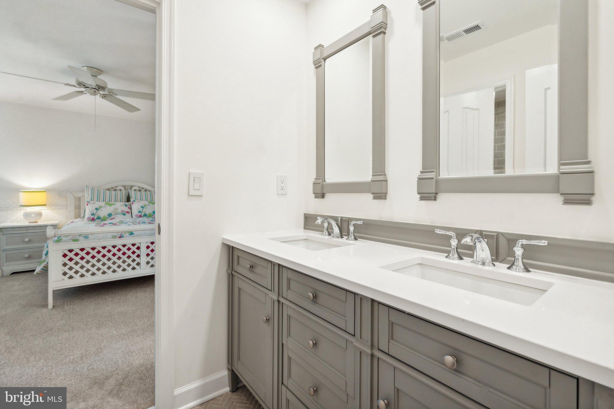 REDLAND KNOLLS - Residential