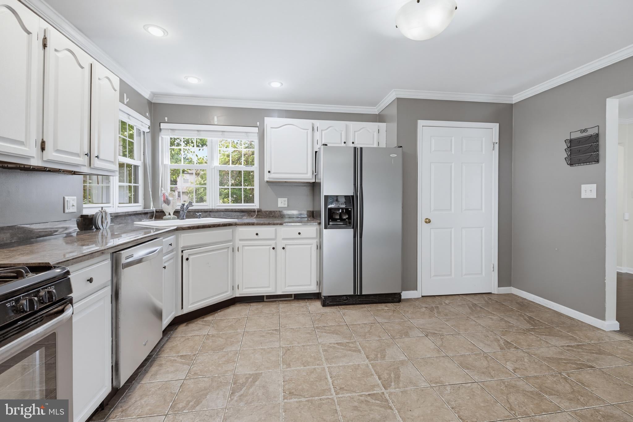 3 LAURELGATE PLACE