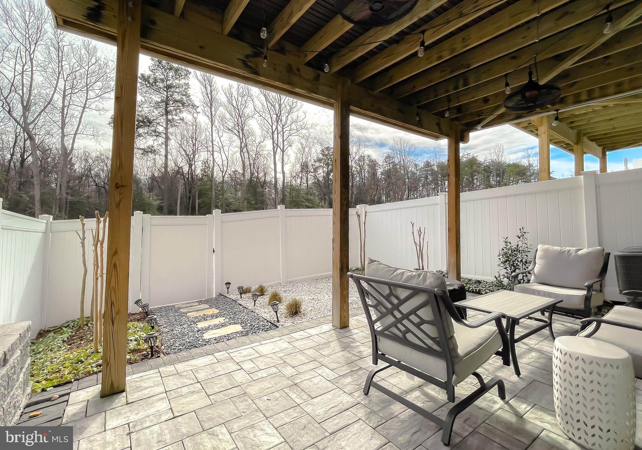 WOODS OF MYRTLE POINT - Residential Lease