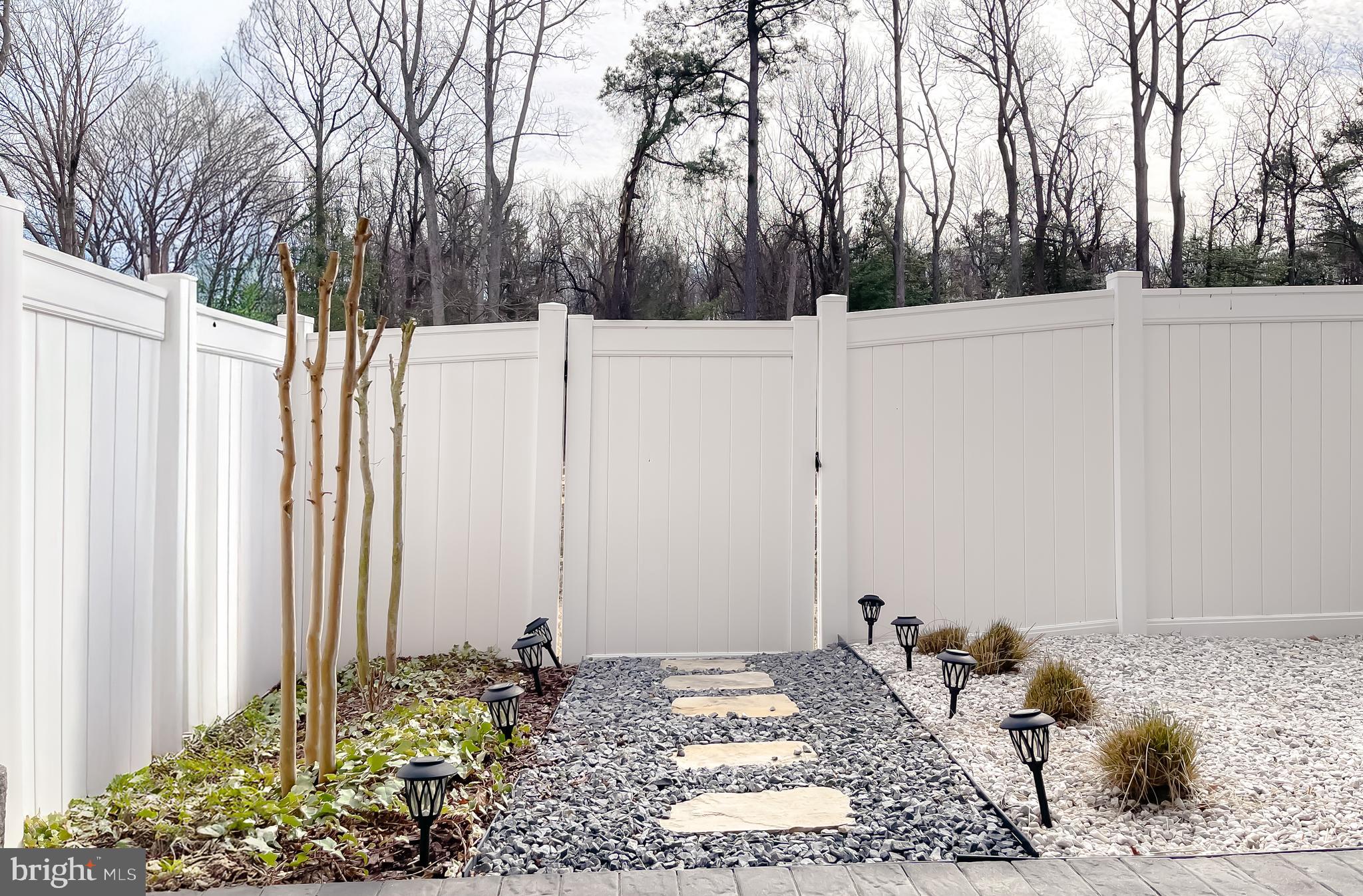 WOODS OF MYRTLE POINT - Residential Lease