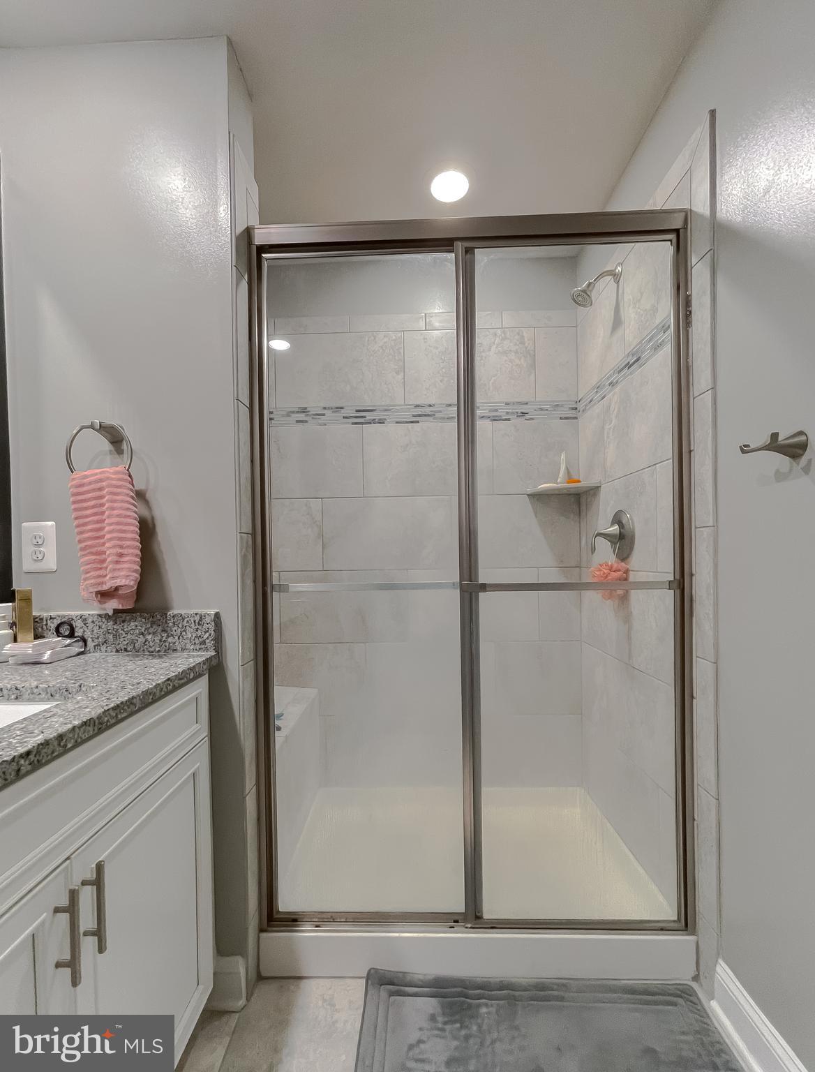 WOODS OF MYRTLE POINT - Residential Lease