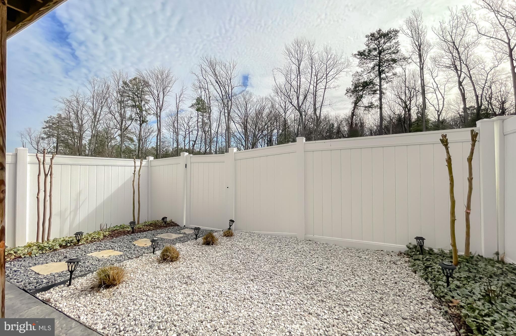 WOODS OF MYRTLE POINT - Residential Lease