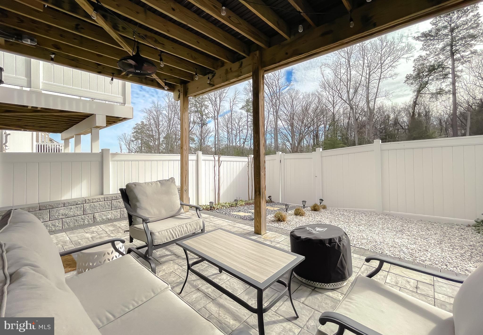 WOODS OF MYRTLE POINT - Residential Lease