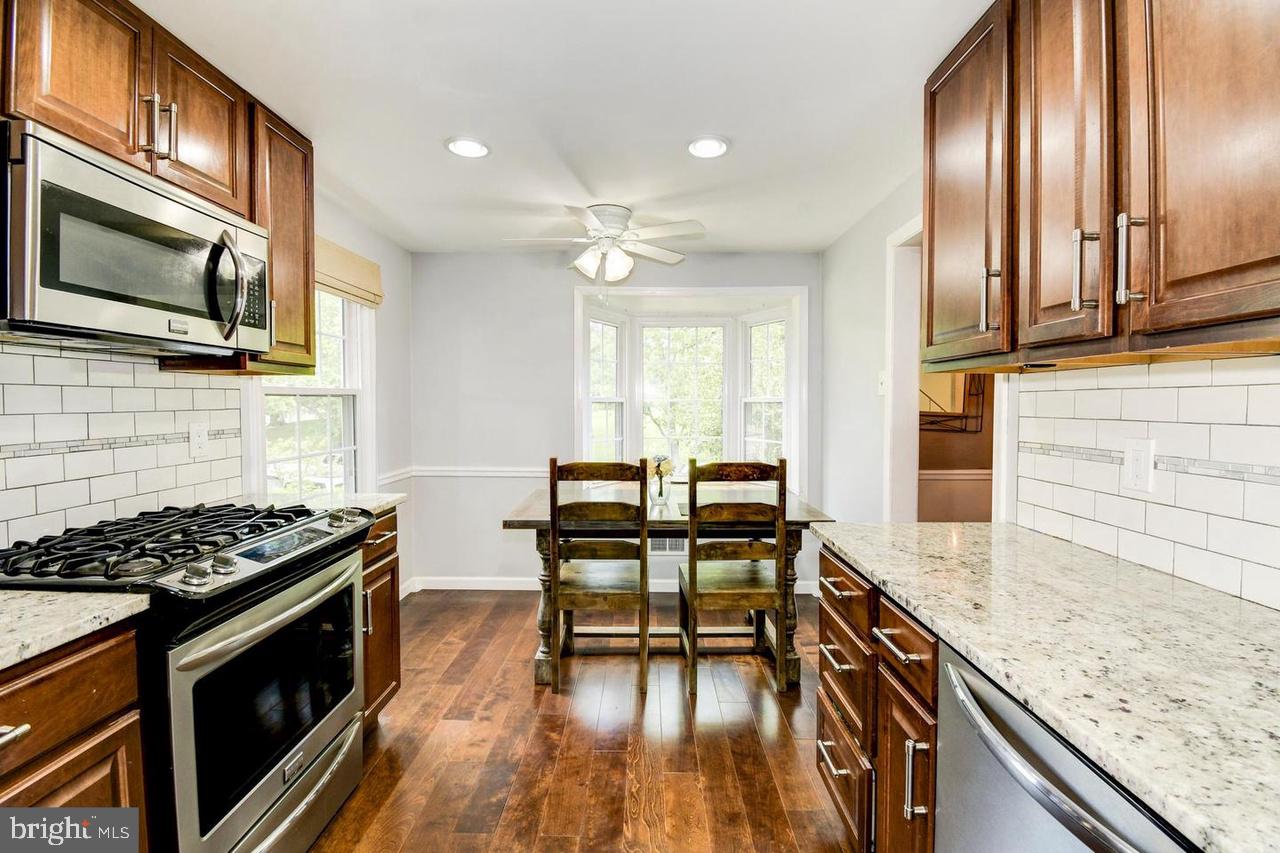 PINEWOOD LAKE - Residential