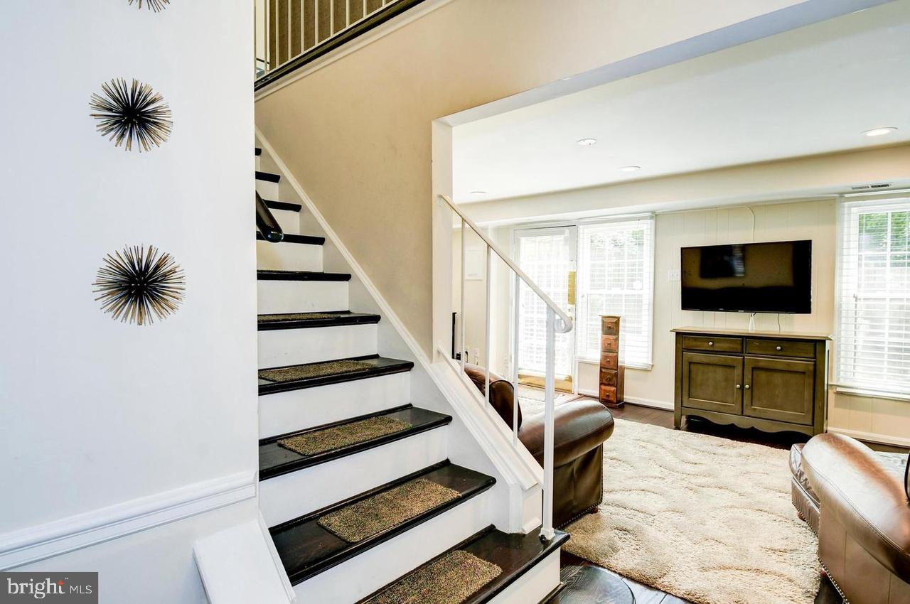 PINEWOOD LAKE - Residential