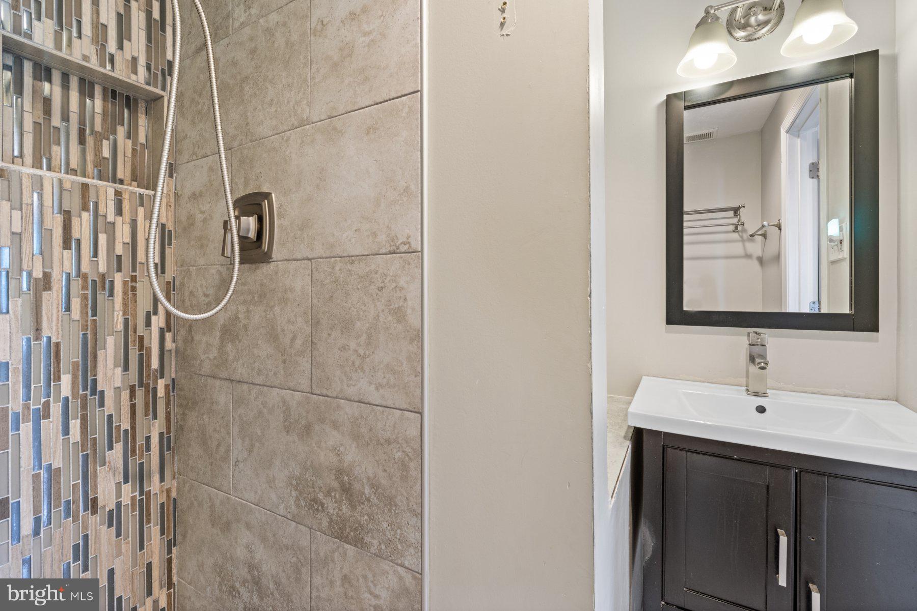 PINEWOOD LAKE - Residential