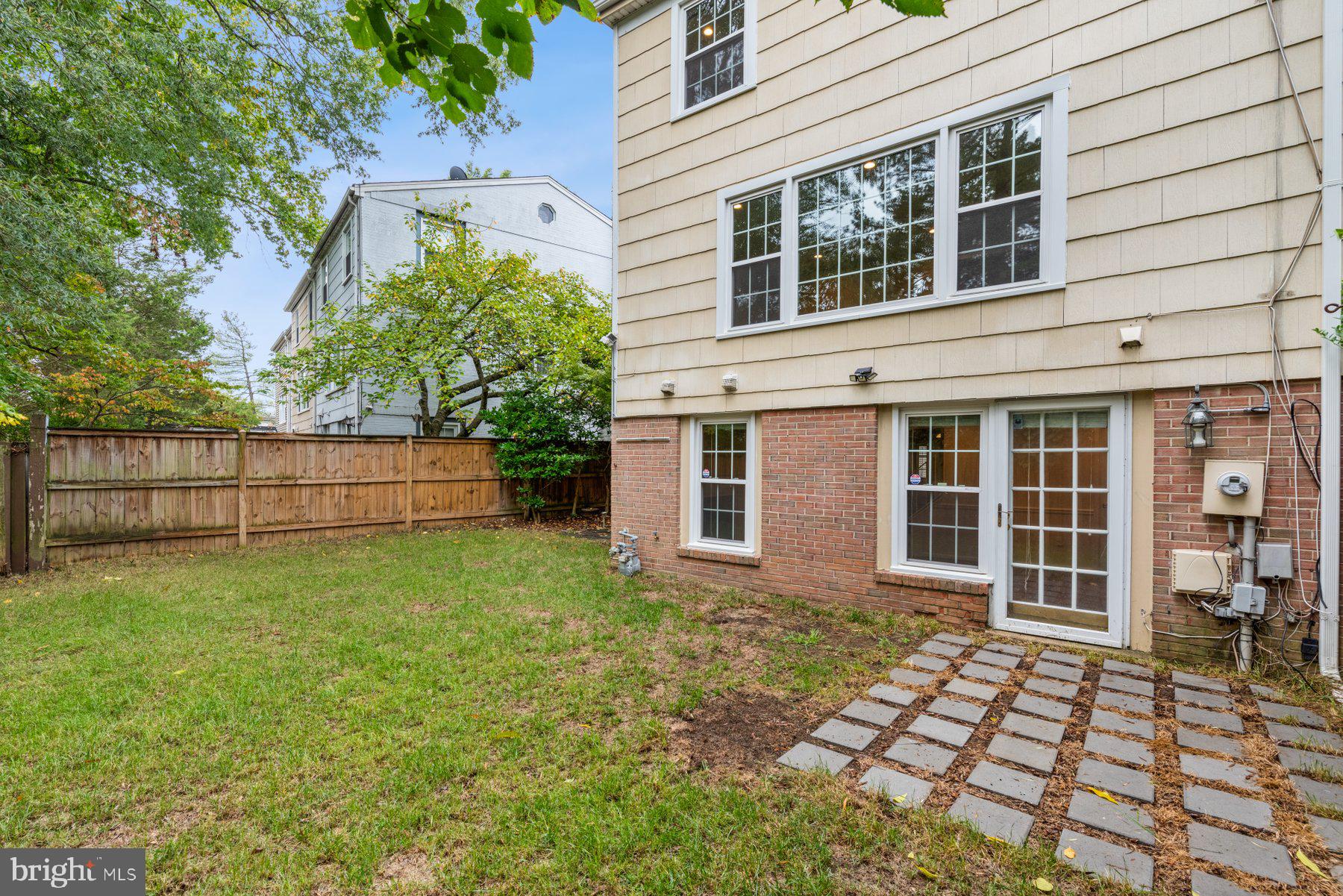 PINEWOOD LAKE - Residential