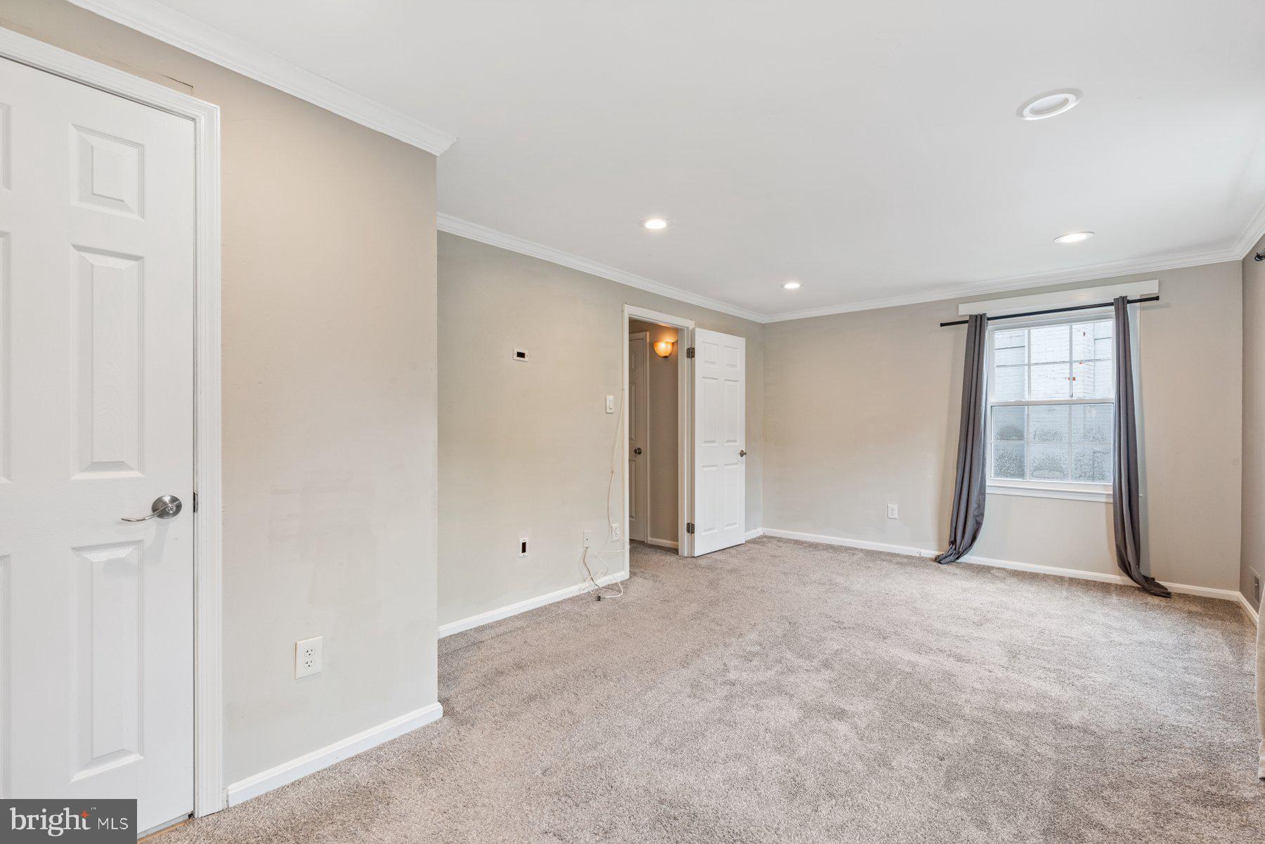 PINEWOOD LAKE - Residential