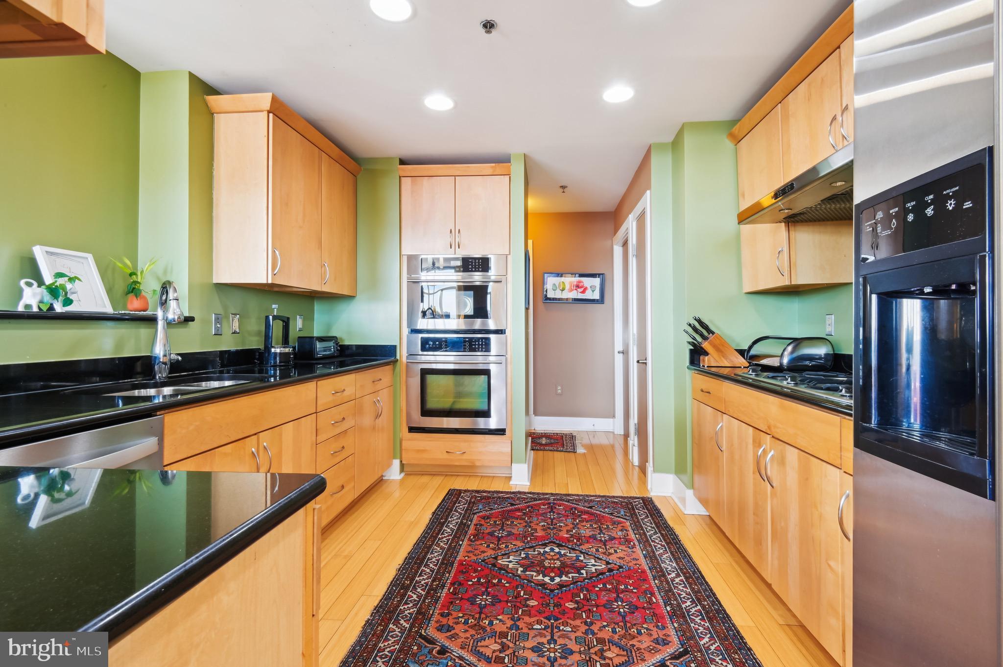 HARBOR EAST - Residential