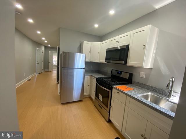 2 bedroom, 1 bathroom unit now available! This property features a stunning updated kitchen and bathroom, open concept and on site washer/dryer on the interior. On the exterior, a fenced in patio and ample street parking. And finally, is conveniently located near an abundance of public transportation including but not limited to subways, buses, BLVD and 76 which will make the commute a breeze. So what are you waiting for? Hurry and schedule your appointment today!