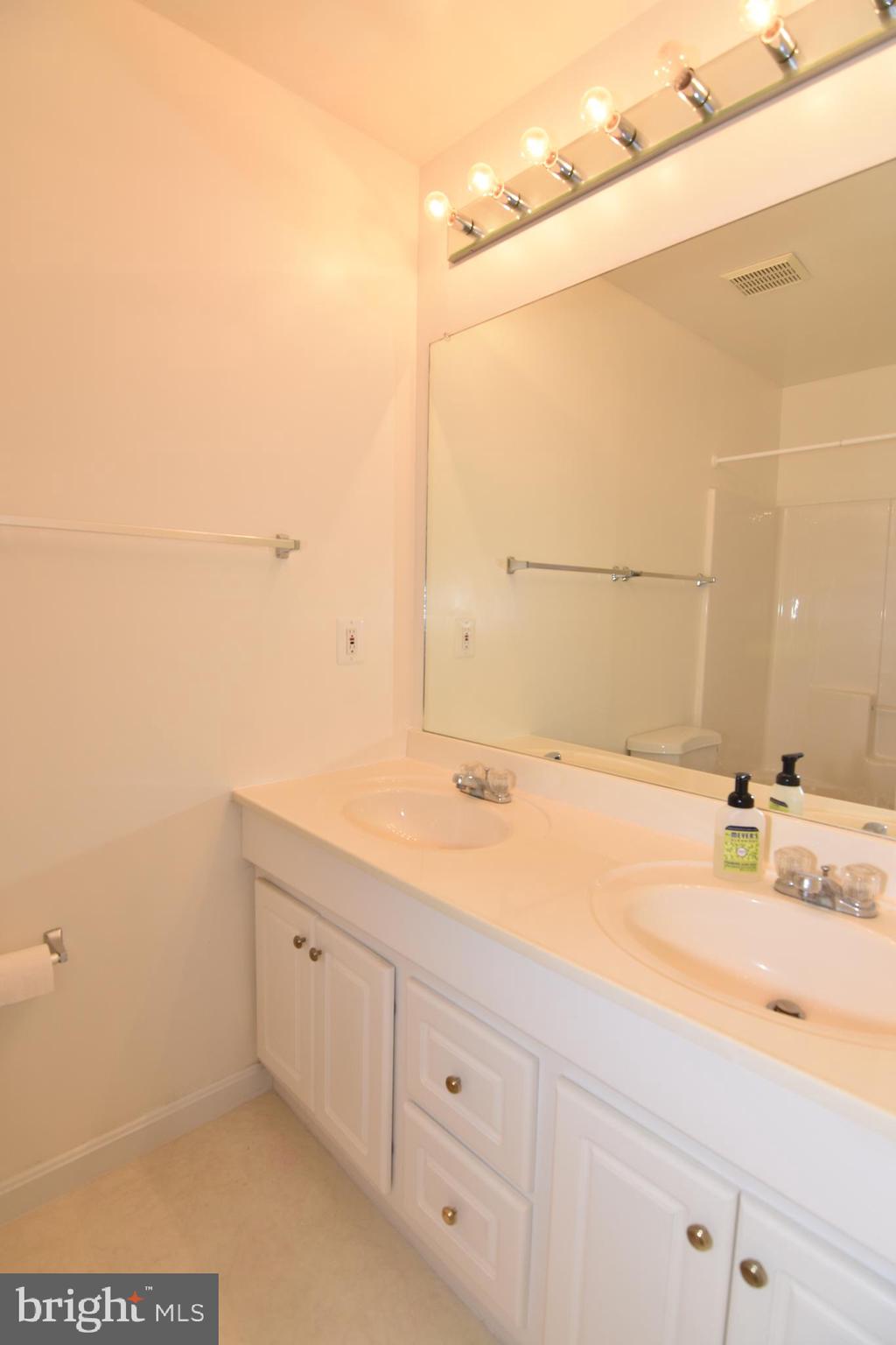 BRUCE KNOLLS - Residential