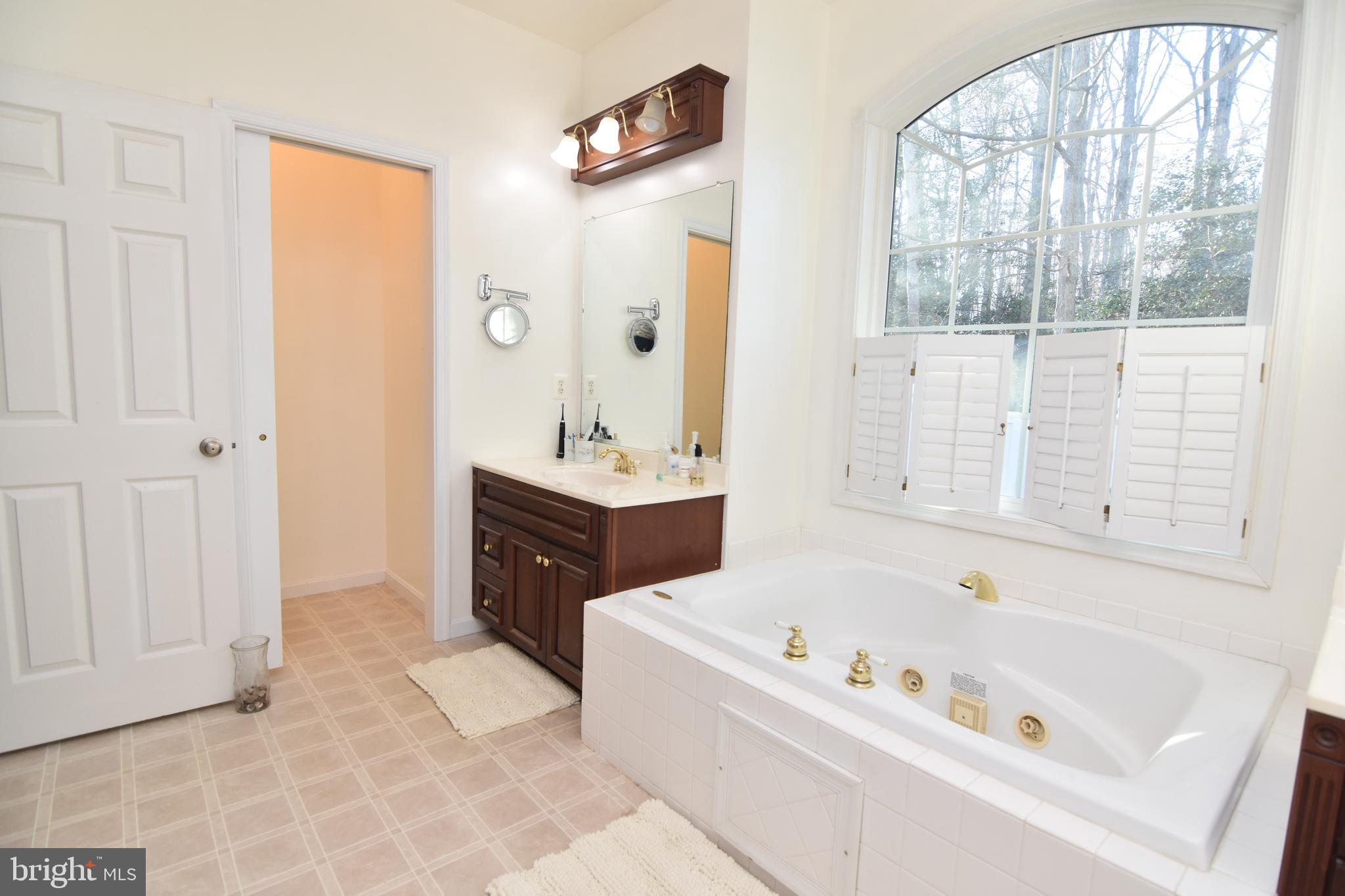 BRUCE KNOLLS - Residential