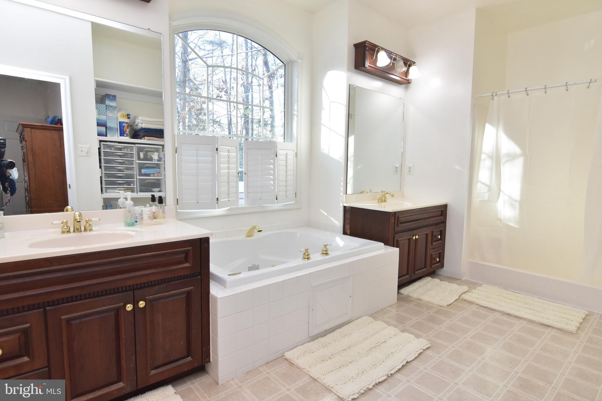 BRUCE KNOLLS - Residential