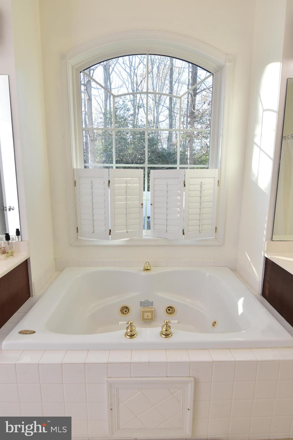 BRUCE KNOLLS - Residential