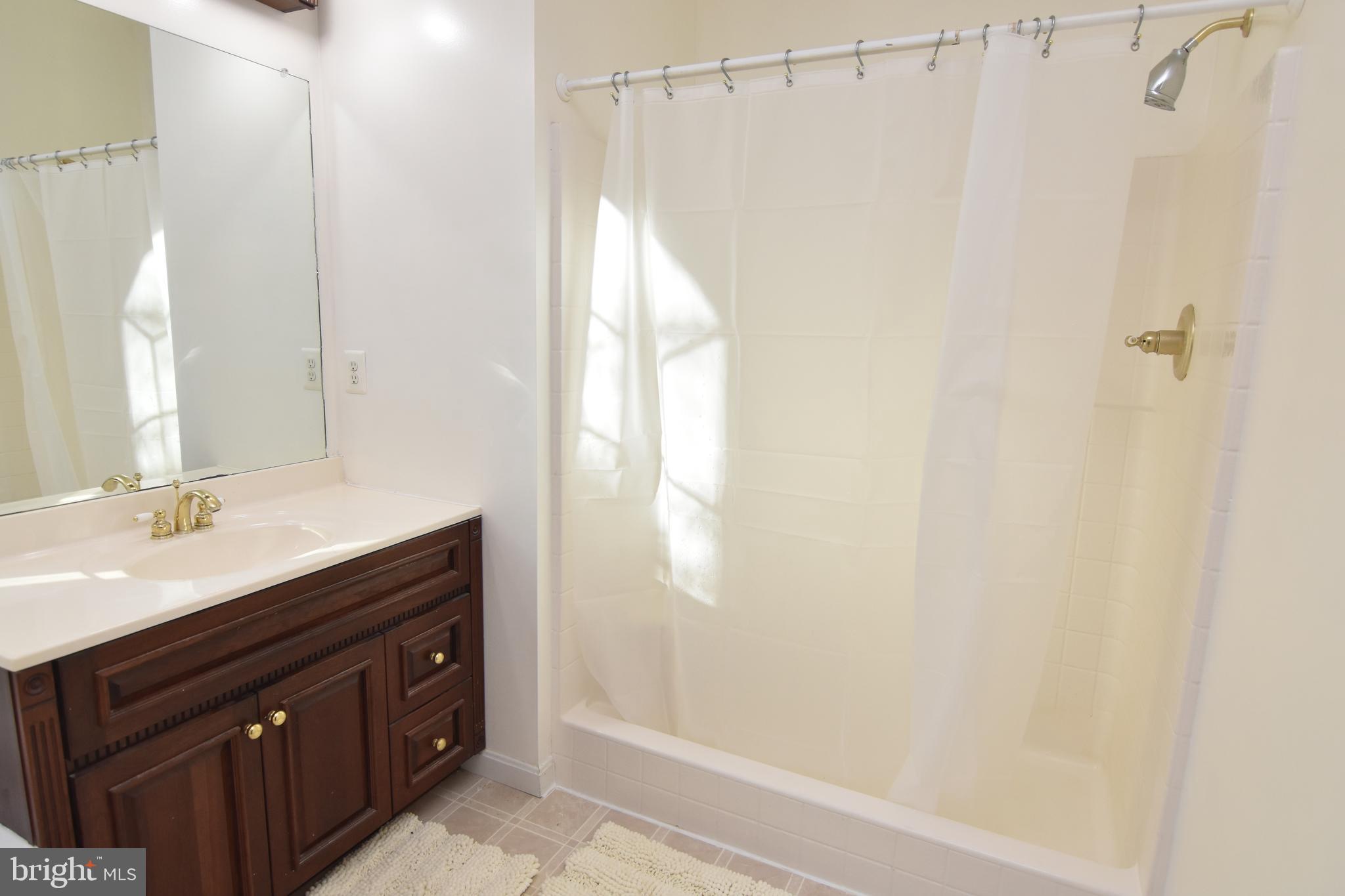 BRUCE KNOLLS - Residential