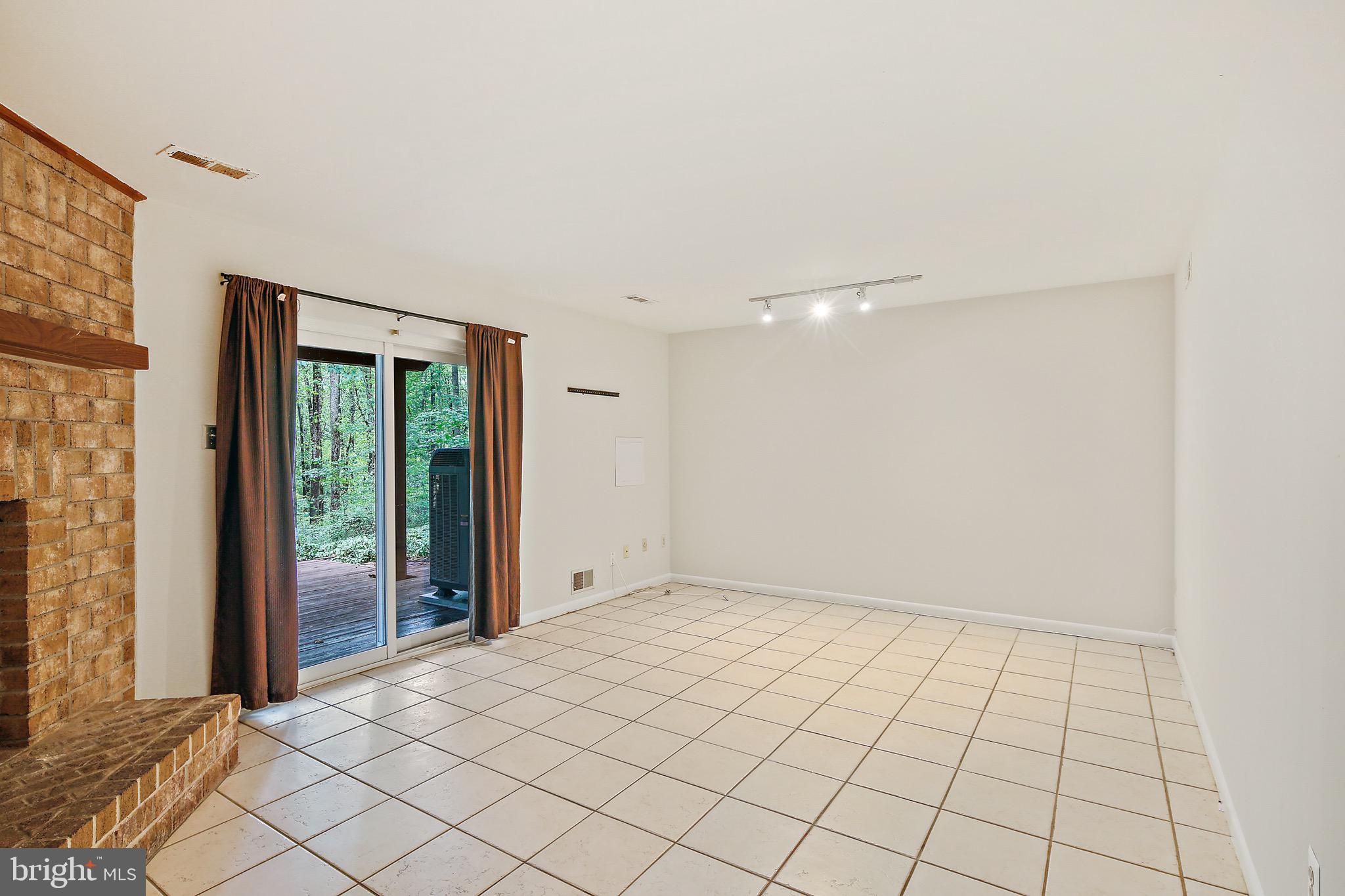 VILLAGE OF HICKORY RIDGE - Residential Lease