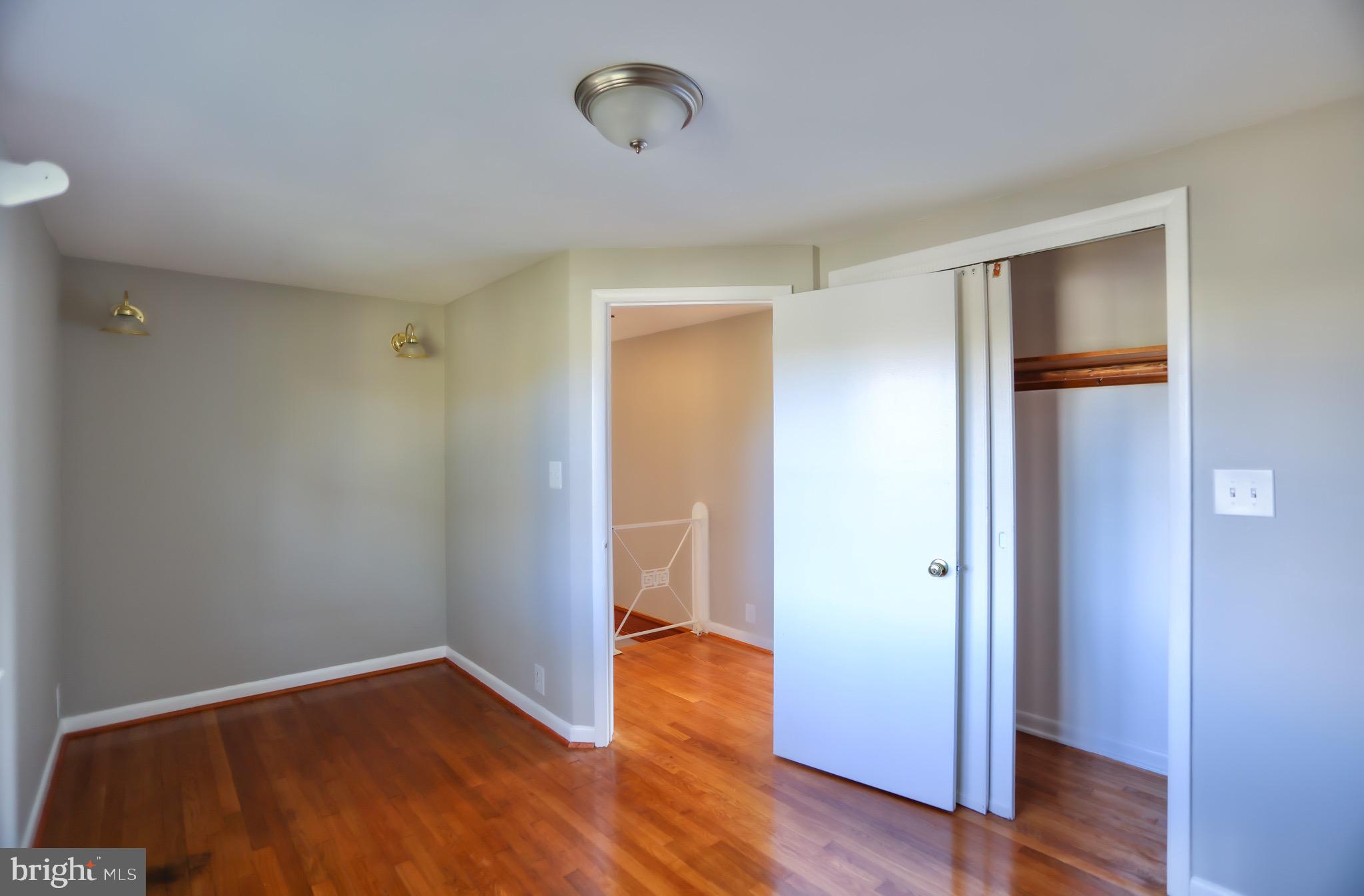 HAMPSHIRE KNOLLS - Residential