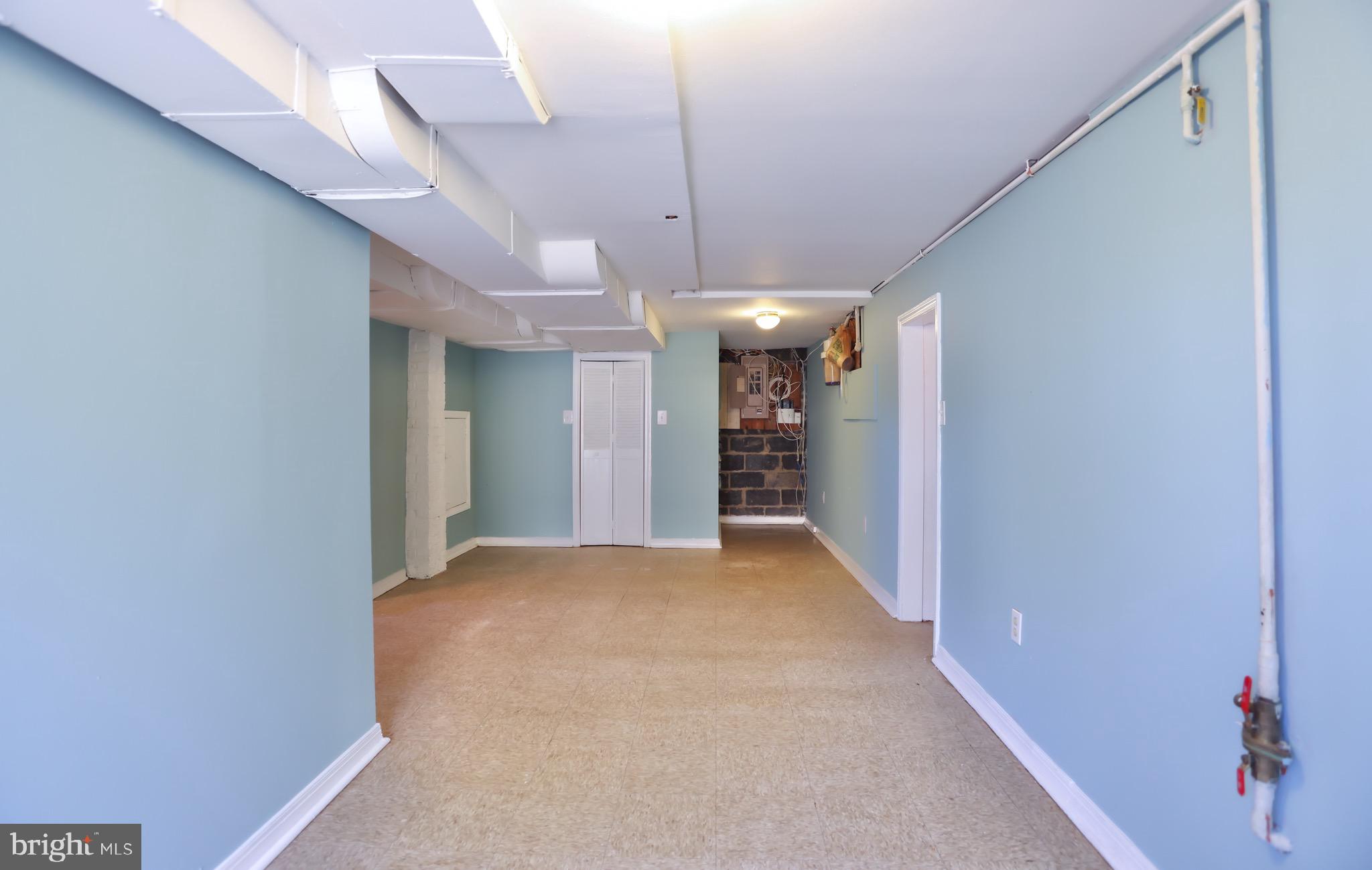 HAMPSHIRE KNOLLS - Residential