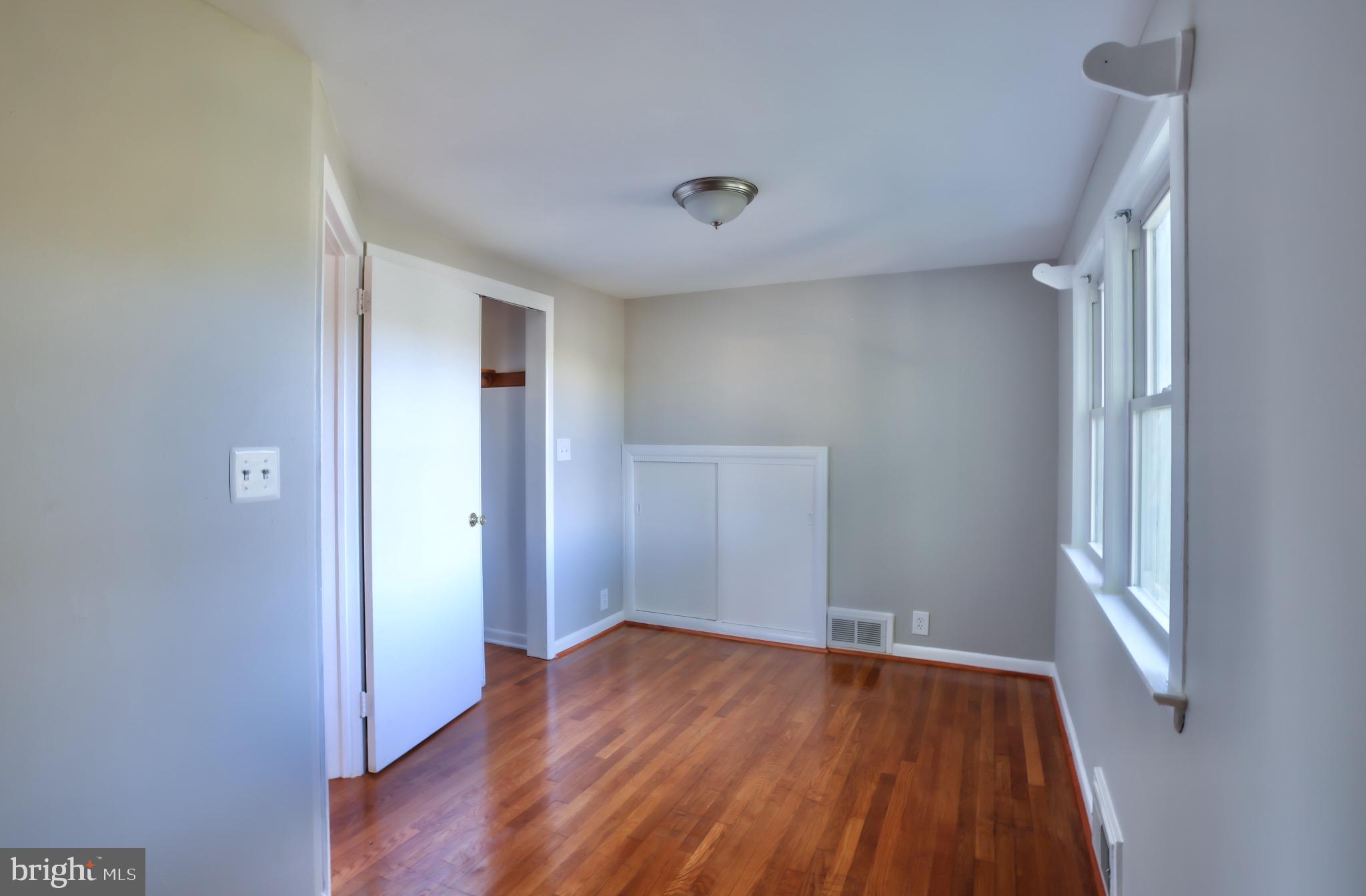 HAMPSHIRE KNOLLS - Residential