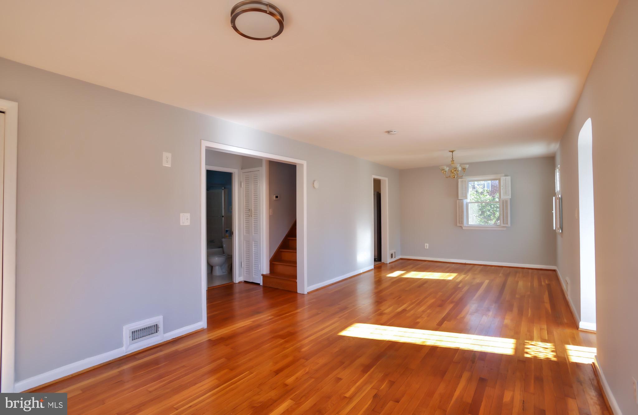 HAMPSHIRE KNOLLS - Residential