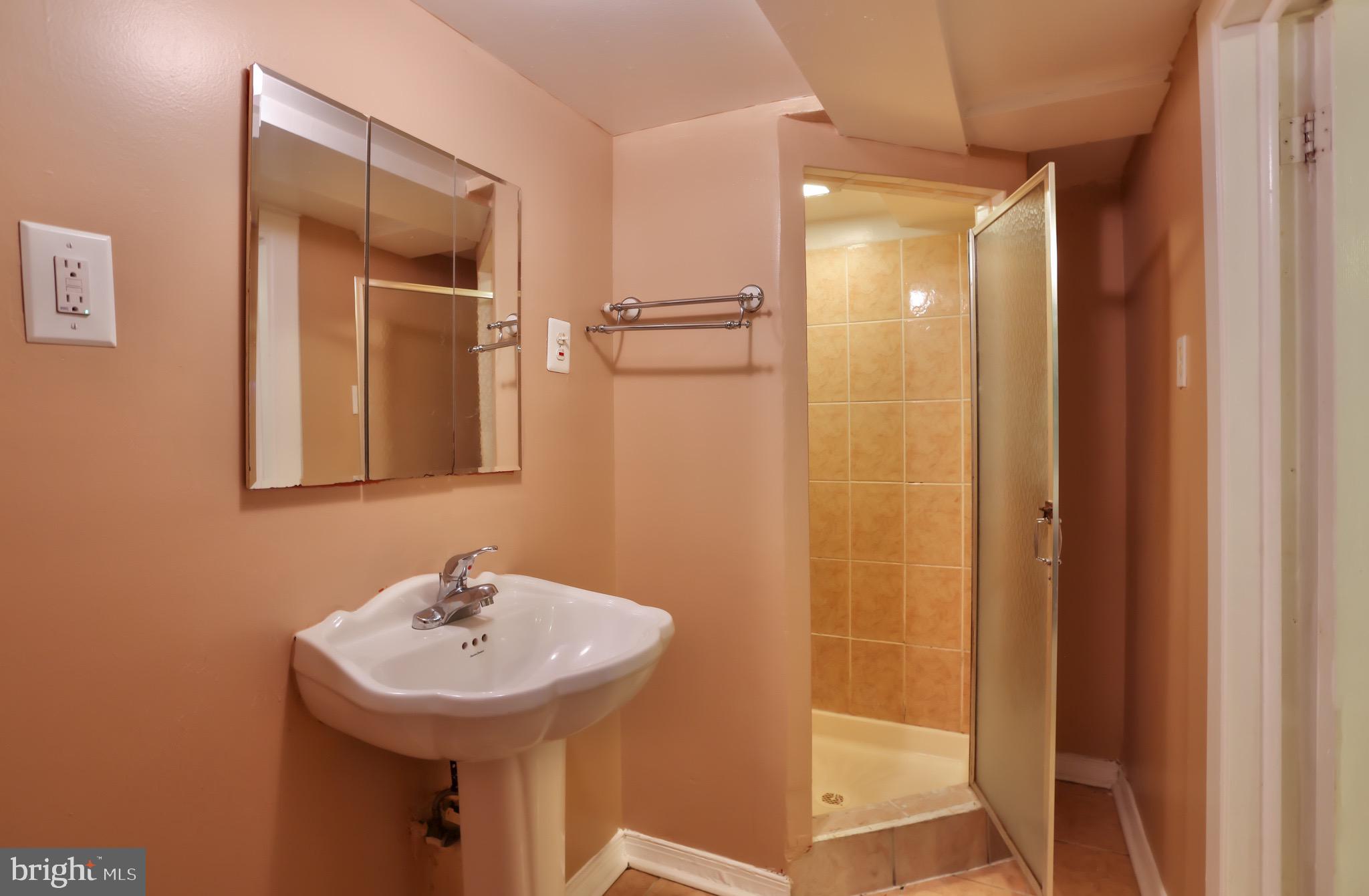 HAMPSHIRE KNOLLS - Residential