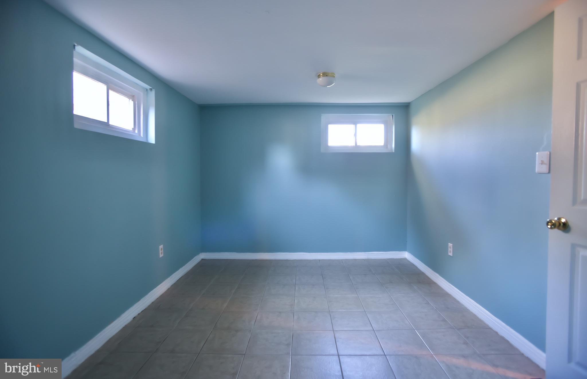 HAMPSHIRE KNOLLS - Residential