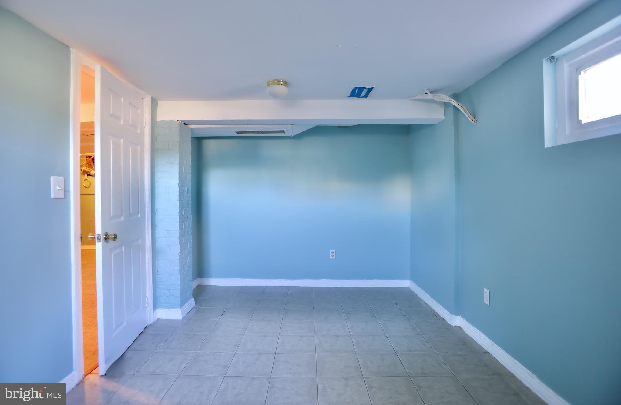 HAMPSHIRE KNOLLS - Residential