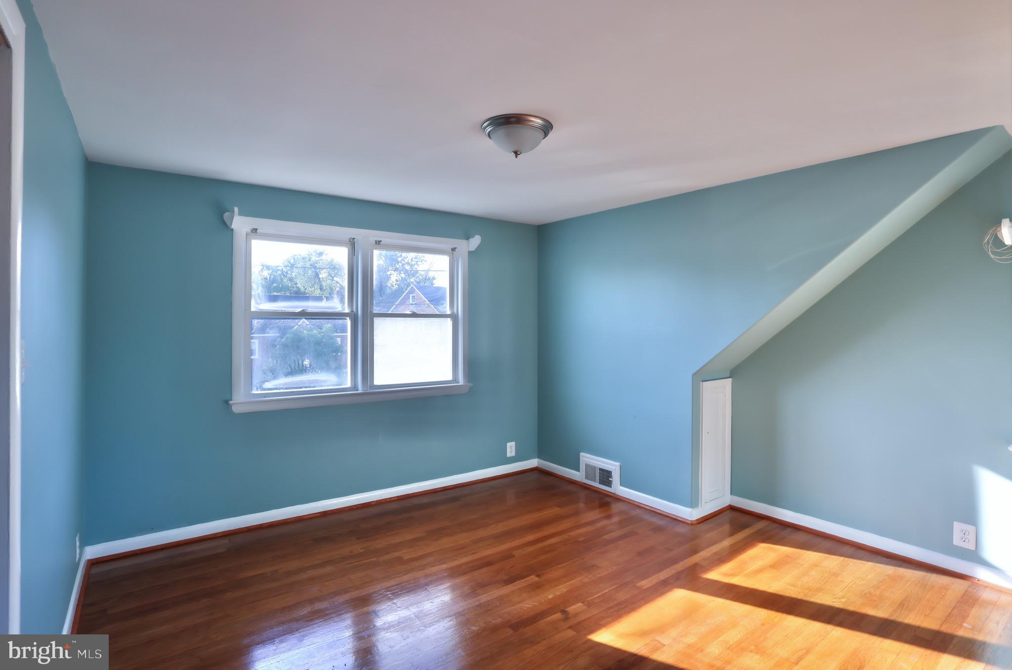 HAMPSHIRE KNOLLS - Residential